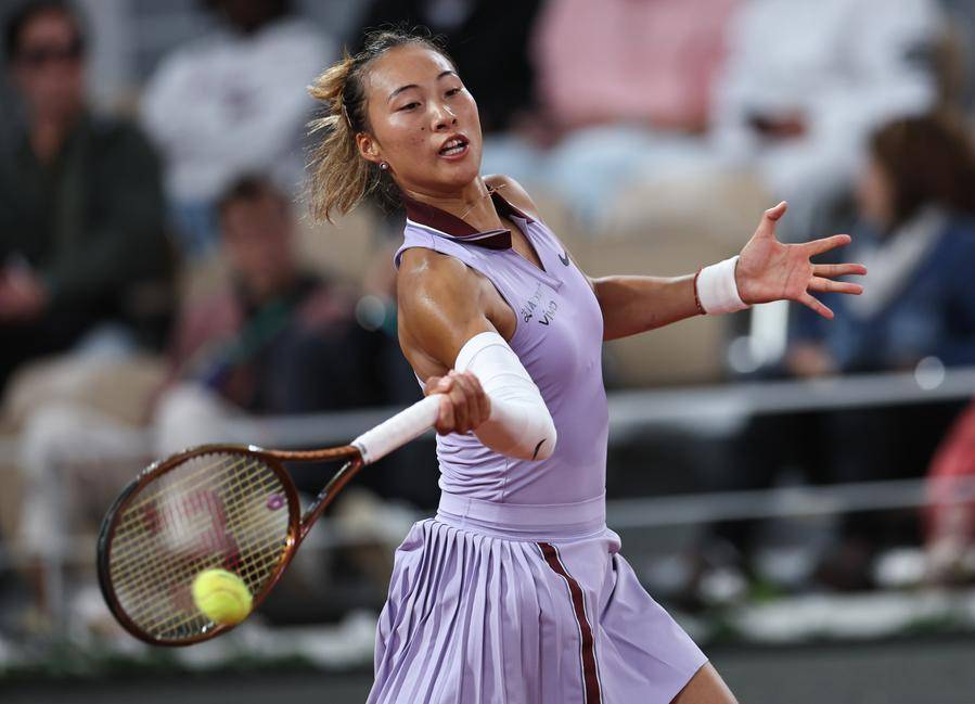 法网第4比赛日看点：郑钦文早场冲32强，大满贯冠军对决上演